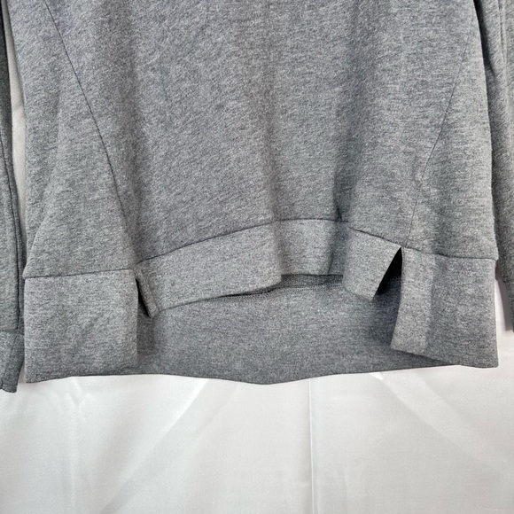 Juicy Couture Sequin Lip Graphic Sweatshirt Gray Pullover Women’s Medium - Picture 4 of 10